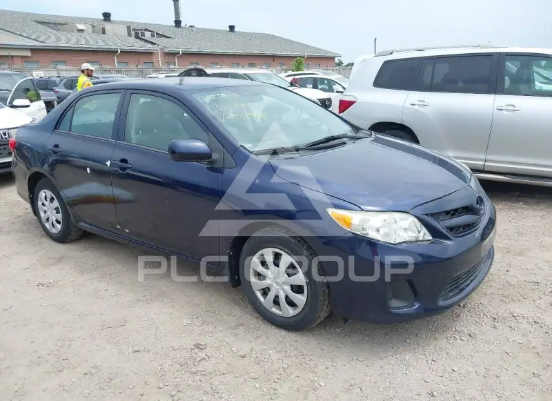 2013 Toyota COROLLA фото