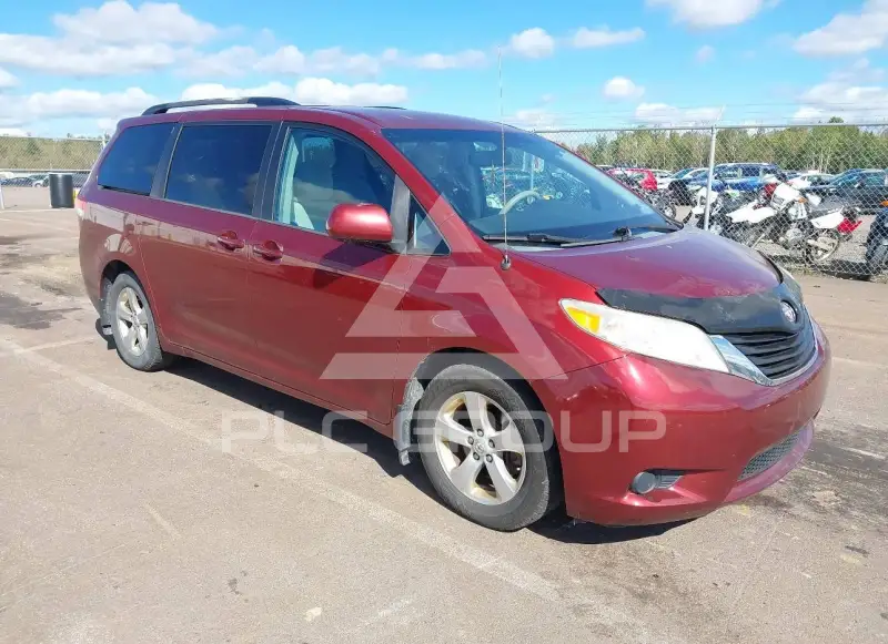2013 Toyota SIENNA фото