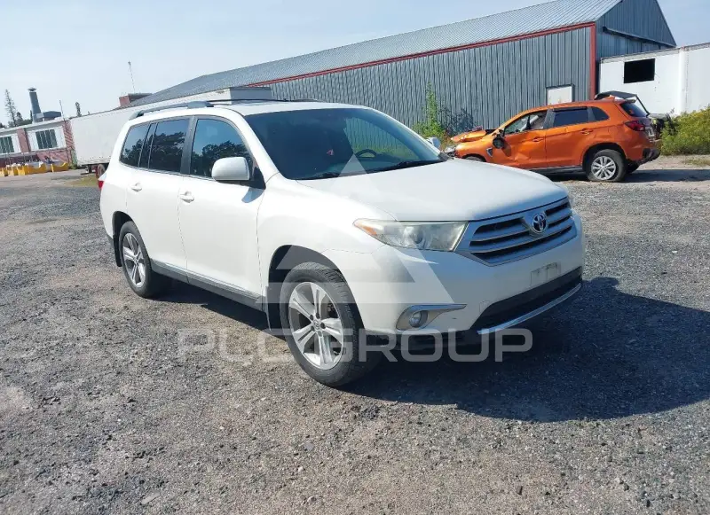 2013 Toyota Highlander photo