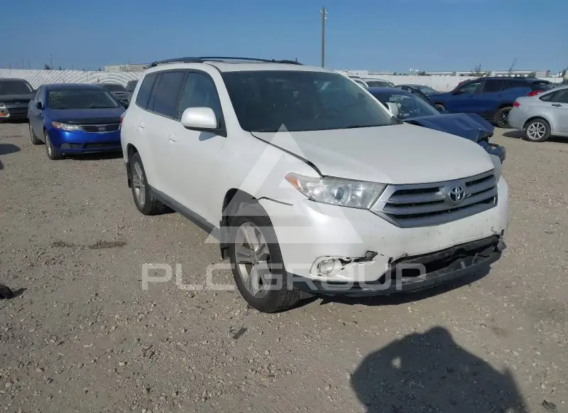 2013 Toyota Highlander photo