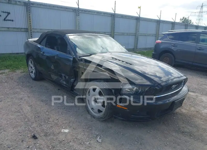 2013 Ford MUSTANG photo