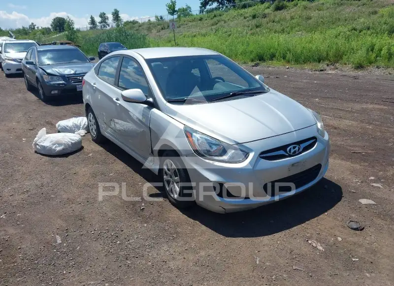 2013 Hyundai Accent photo