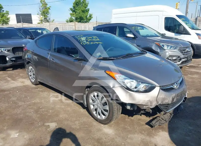 2013 Hyundai Elantra photo