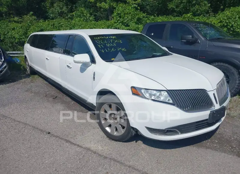 2014 Lincoln MKT photo