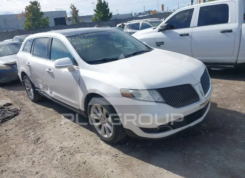 2014 Lincoln MKT photo
