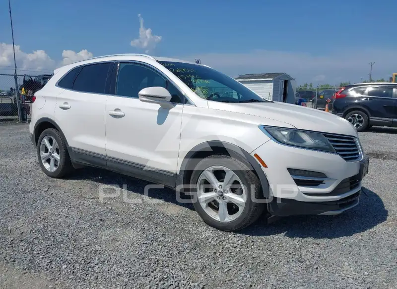 2015 Lincoln MKC photo