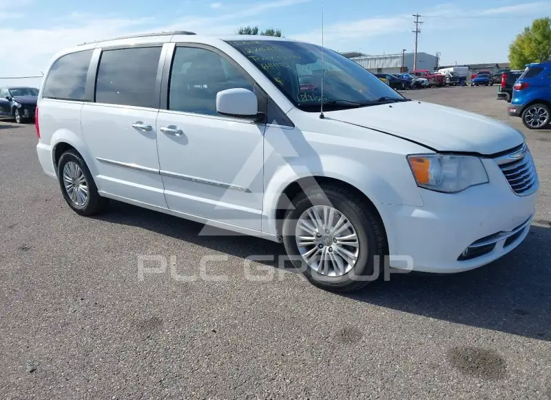 2015 Chrysler TOWN & COUNTRY photo