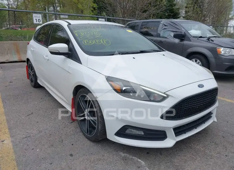 2016 Ford FOCUS фото