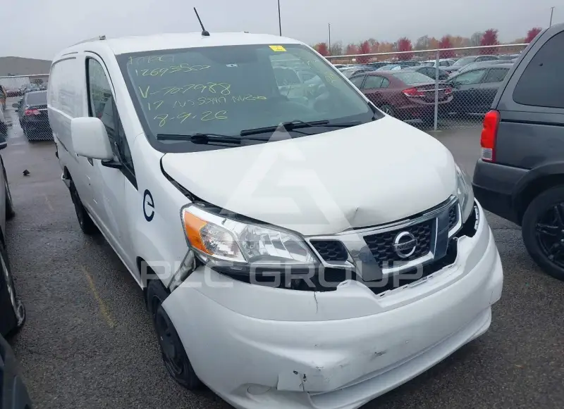 2017 Nissan NV 200 photo