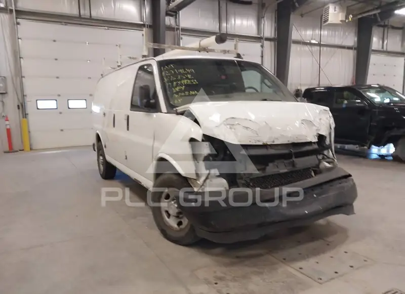 2017 Chevrolet Express photo