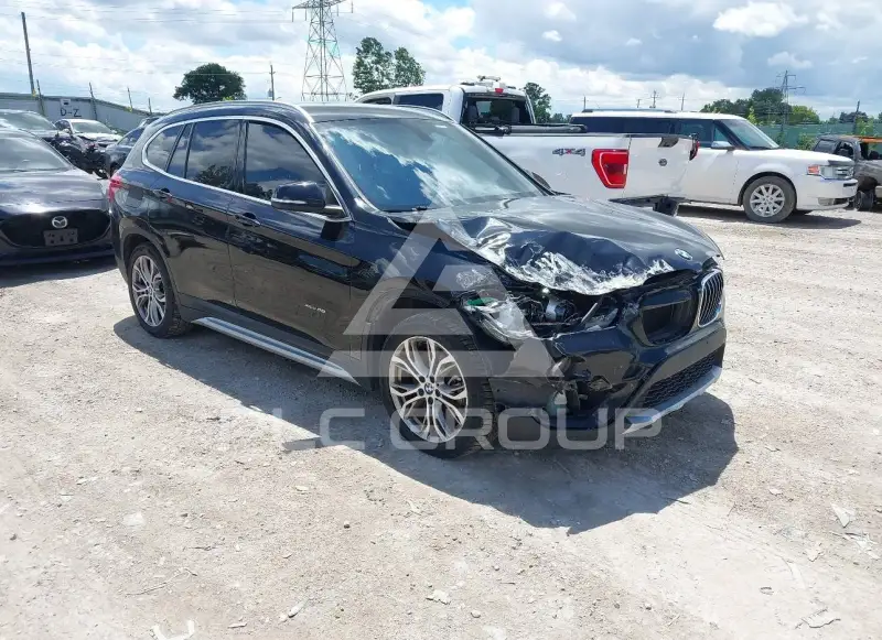 2017 BMW X1 photo