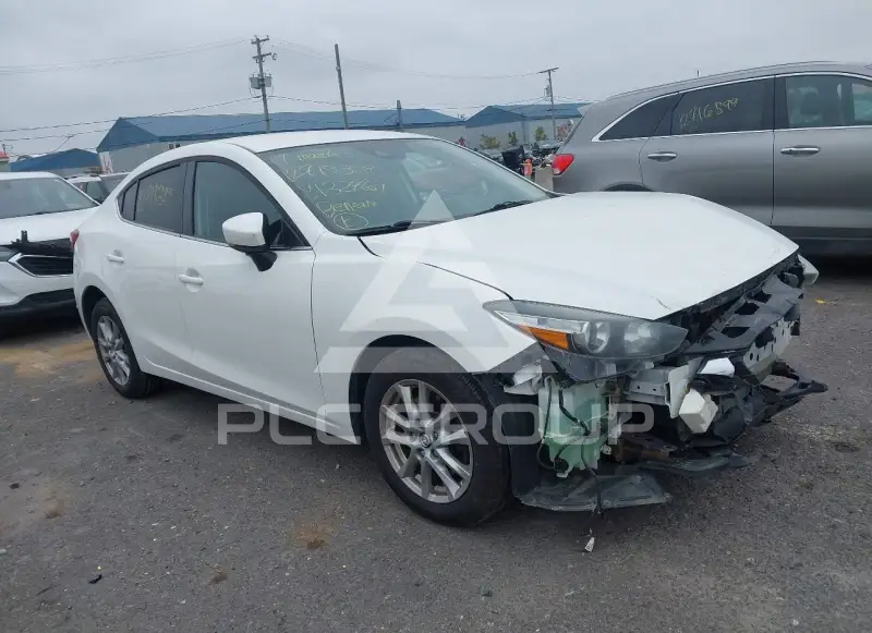 2017 Mazda 3 photo