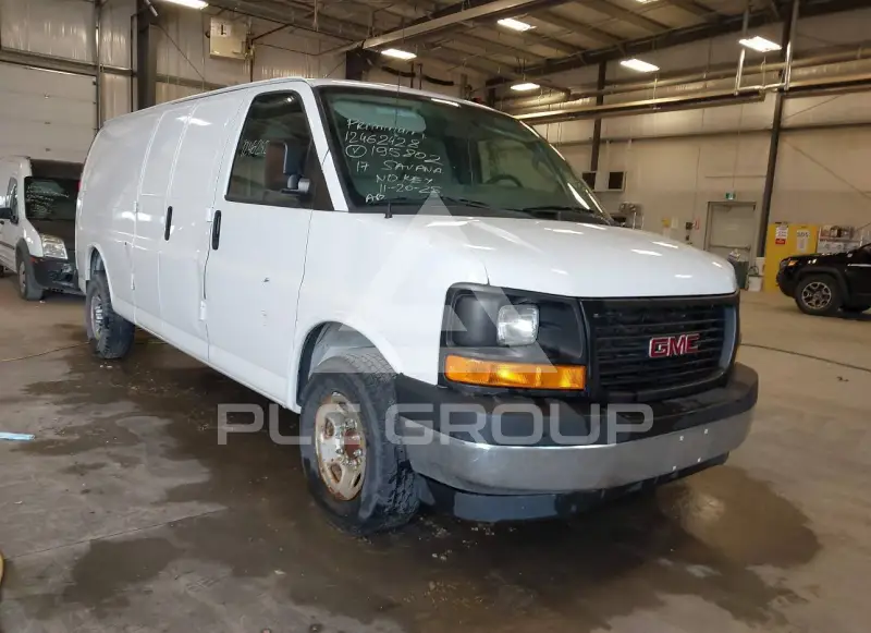 2017 GMC SAVANA photo