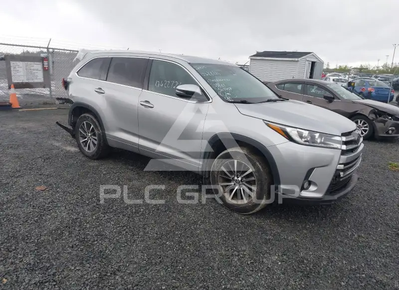 2017 Toyota Highlander photo