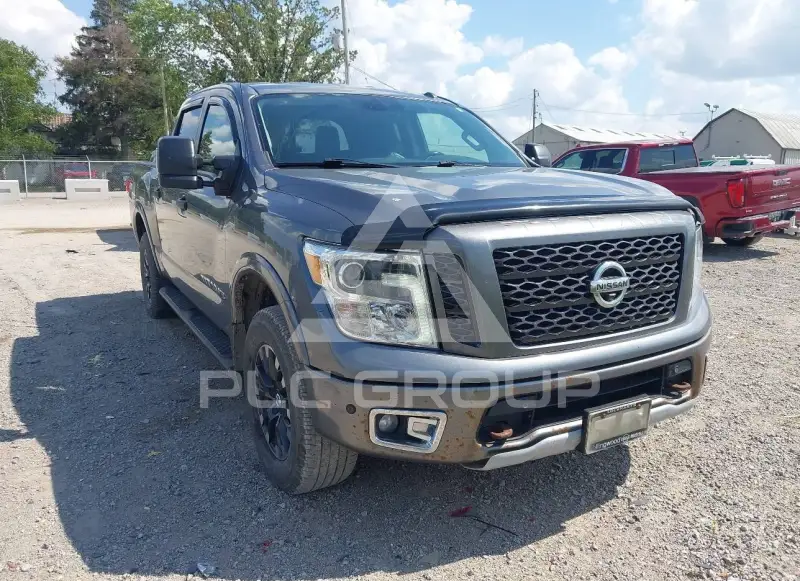 2018 Nissan TITAN фото