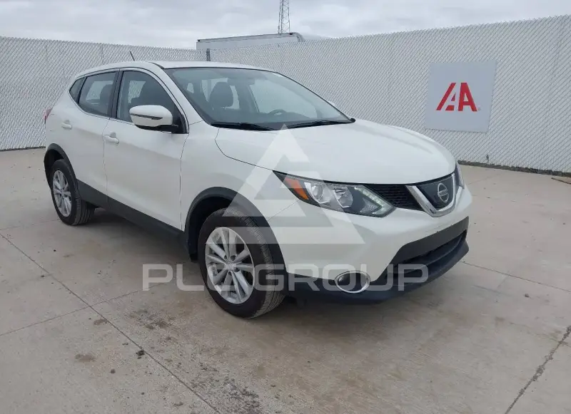 2018 Nissan ROGUE photo