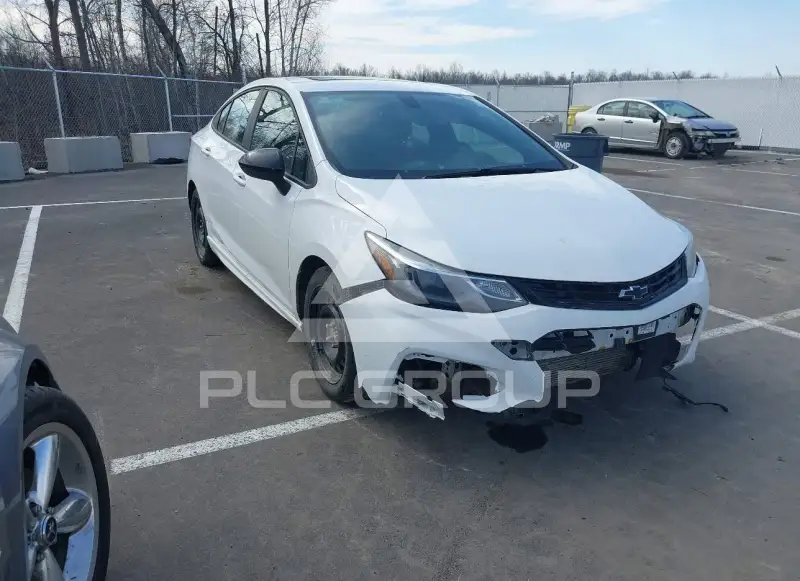 2018 Chevrolet Cruze photo