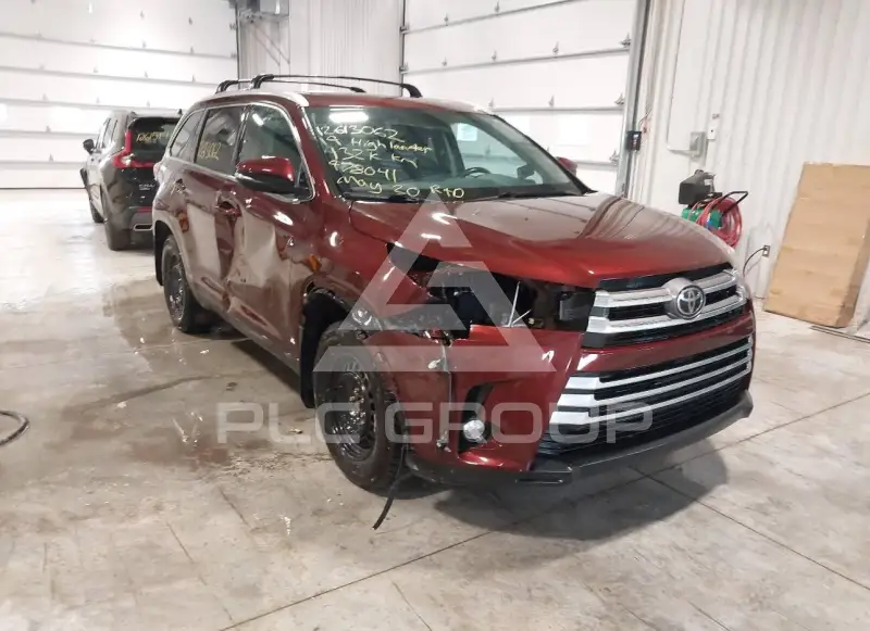 2019 Toyota Highlander photo