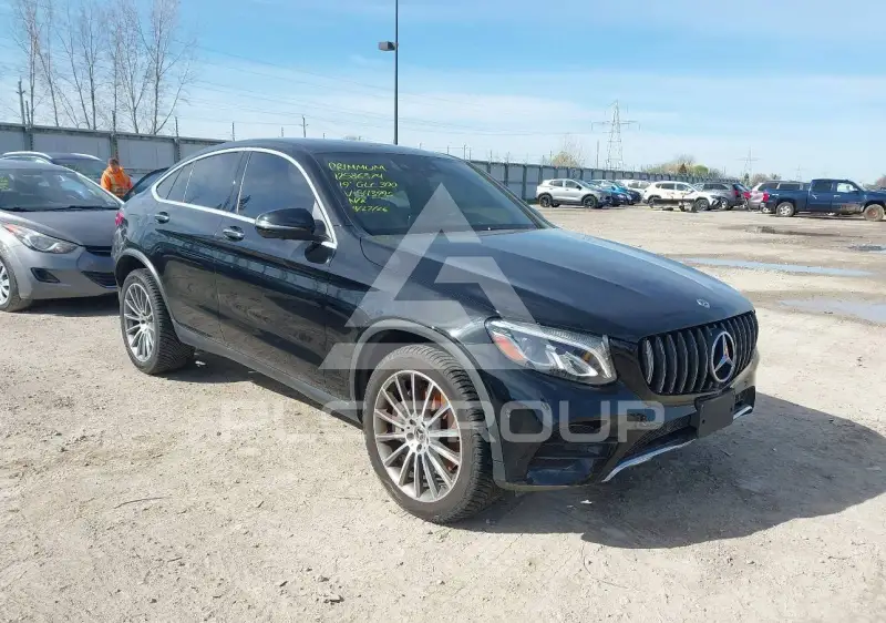 2019 Mercedes Benz GLC 300 фото