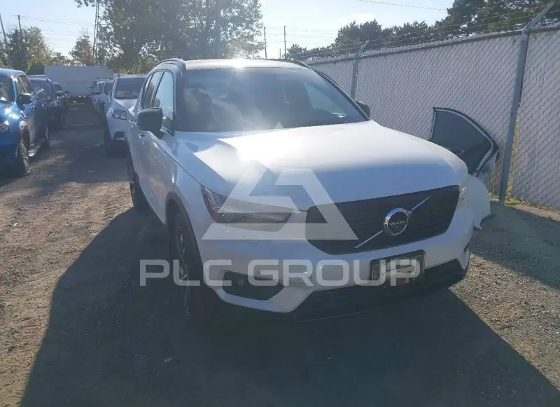 2020 Volvo XC40 фото