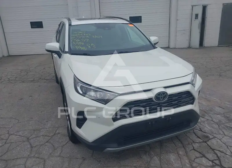 2020 Toyota RAV4 фото