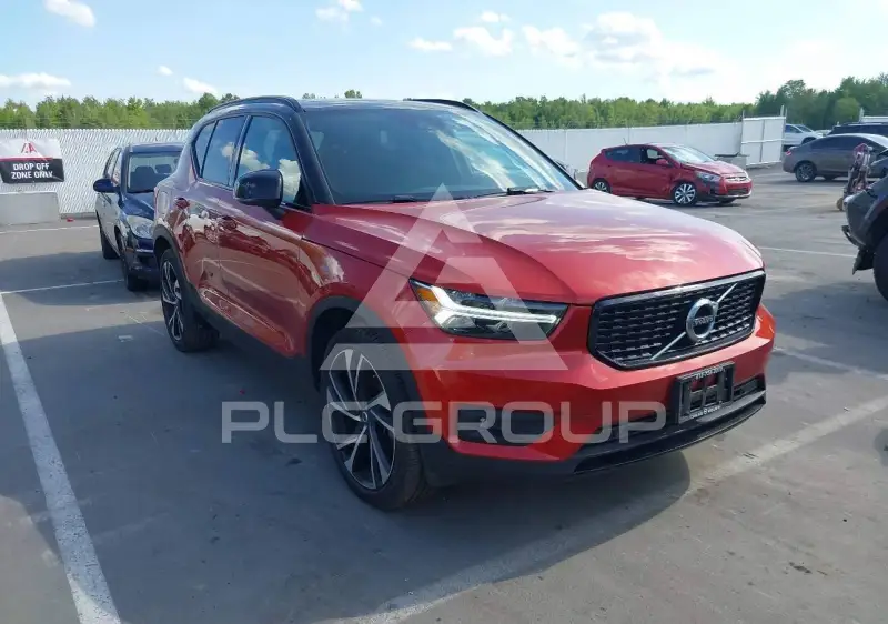 2021 Volvo XC40 фото