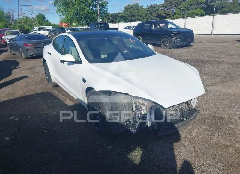 2022 Tesla Model S фото