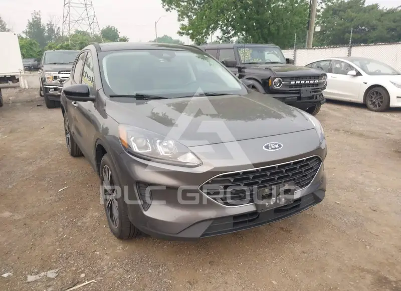 2022 Ford ESCAPE photo
