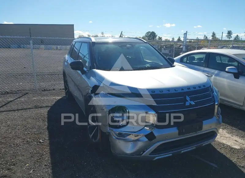 2023 Mitsubishi OUTLANDER photo