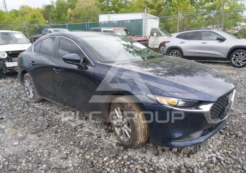 2023 Mazda 3 photo