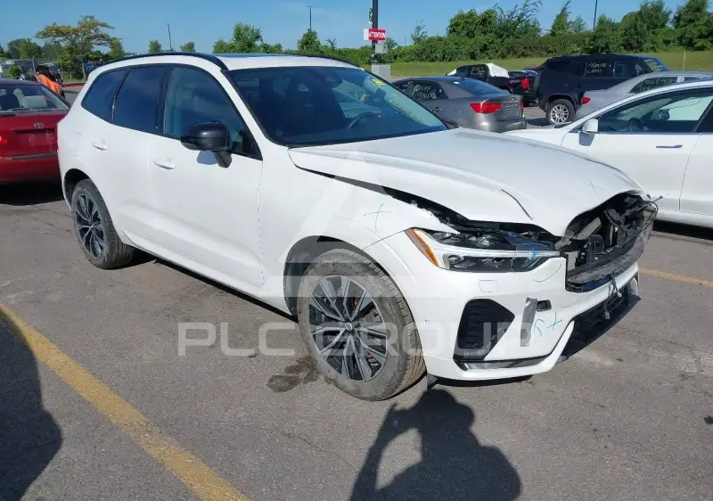 2023 Volvo XC60 фото
