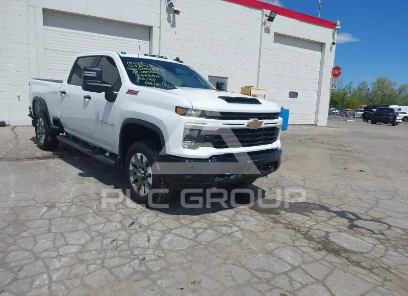 2024 Chevrolet Silverado photo