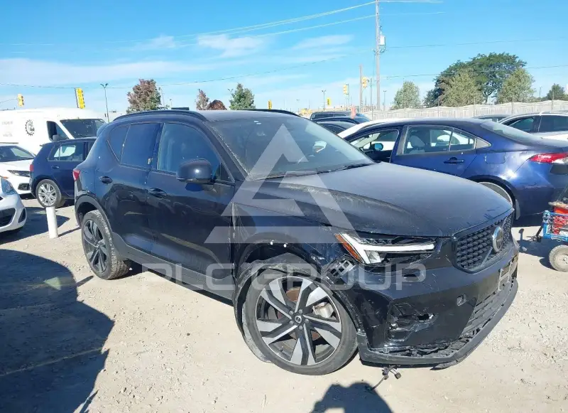 2024 Volvo XC40 фото