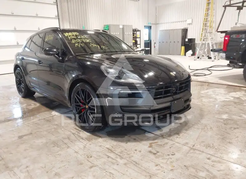2024 Porsche MACAN photo