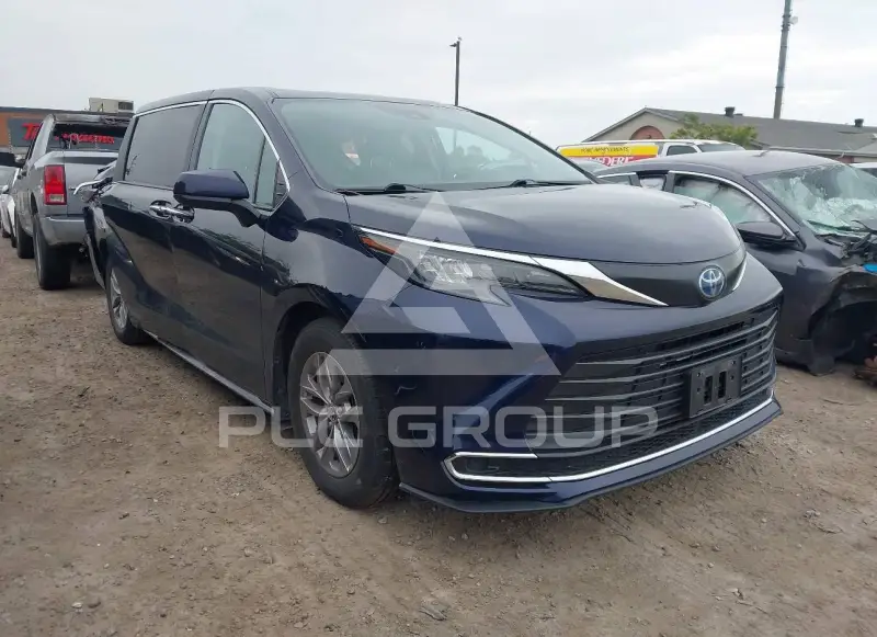 2024 Toyota SIENNA фото