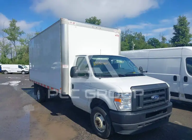 2024 Ford E-450 photo