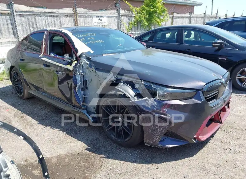 2025 BMW M5 фото