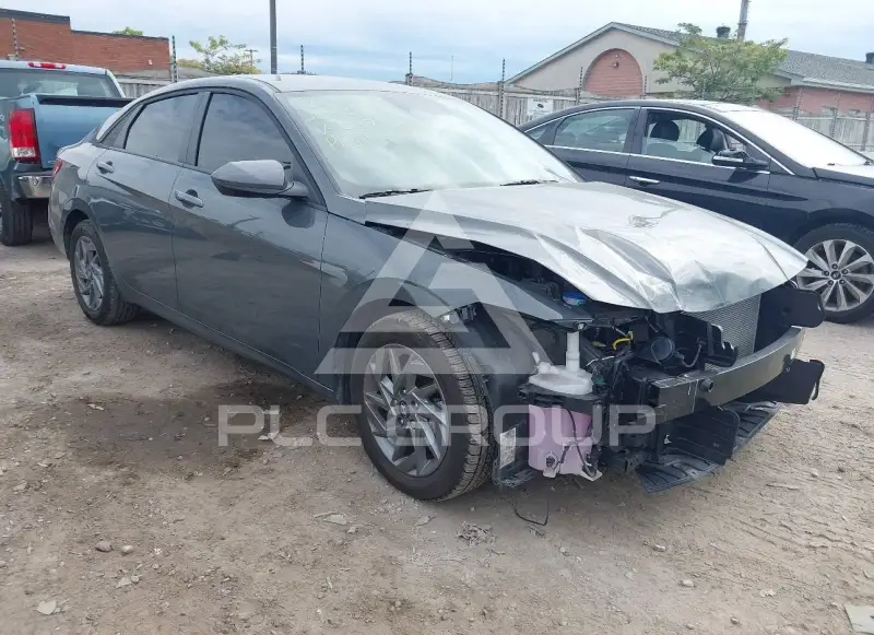 2025 Hyundai Elantra photo