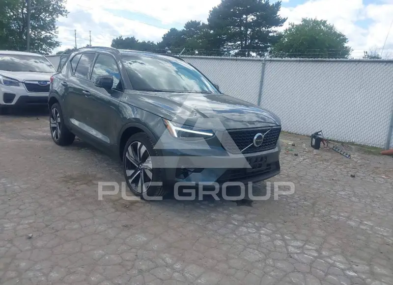 2026 Volvo XC40 фото