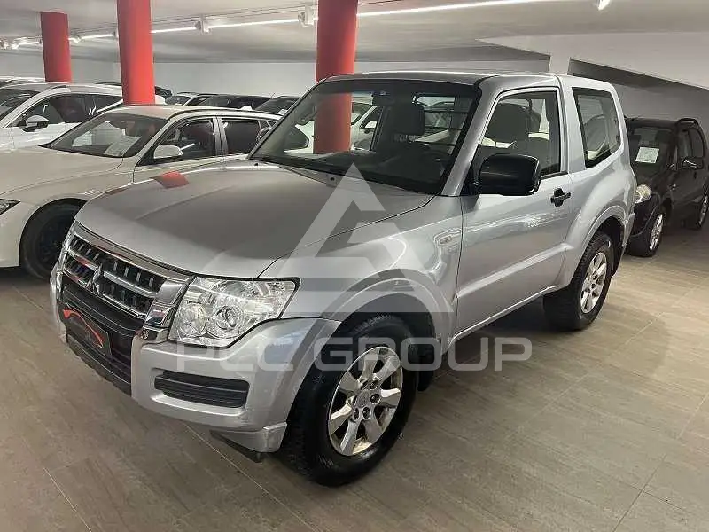 2016 Mitsubishi PAJARO