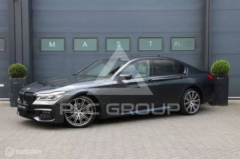 2016 BMW 740