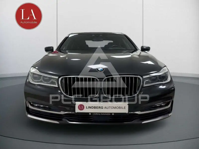 2016 BMW 740