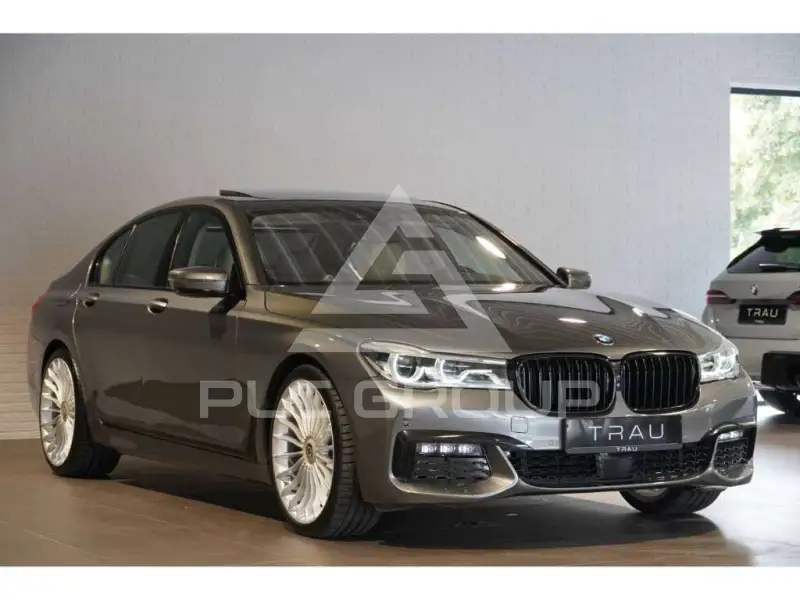 2016 BMW 740
