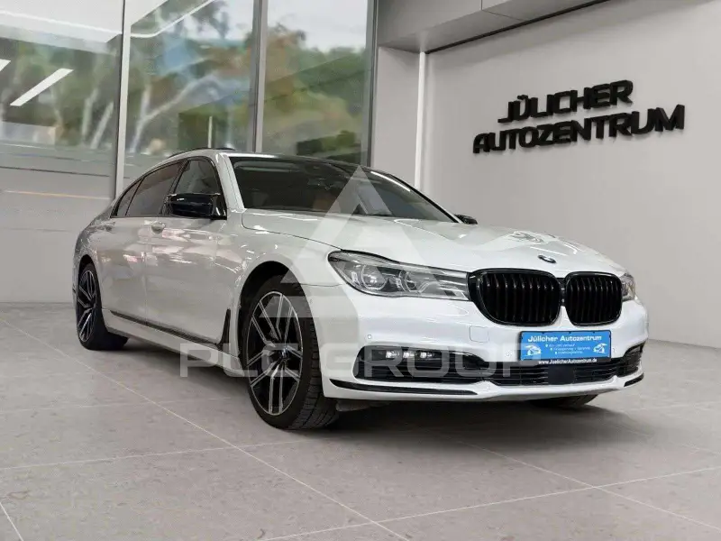 2016 BMW 750