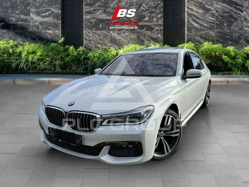 2016 BMW 750