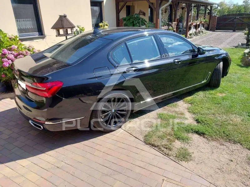 2016 BMW 750