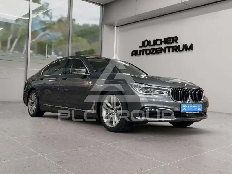 2016 BMW 750