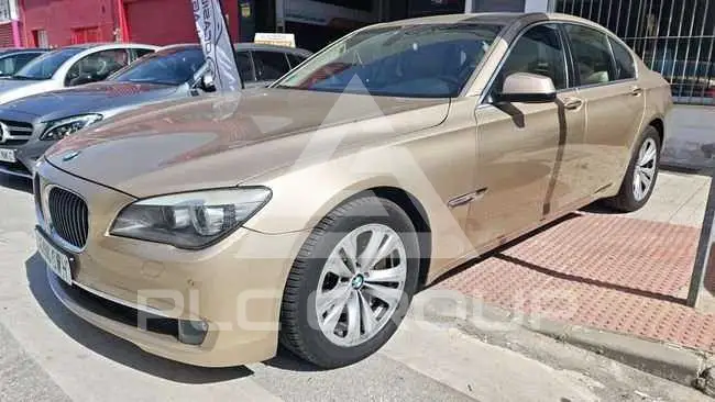 2016 BMW 750