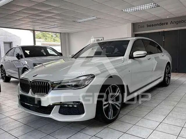 2016 BMW 750