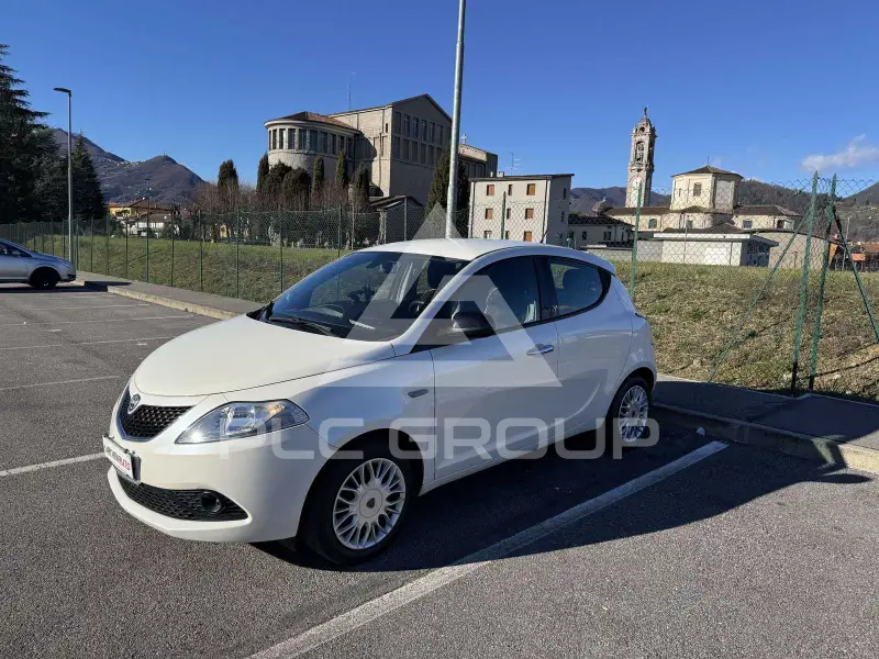 2016 Lancia YPSILON